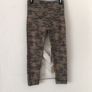 Spanx by Sarah Blakey army print seamless Capri leggings